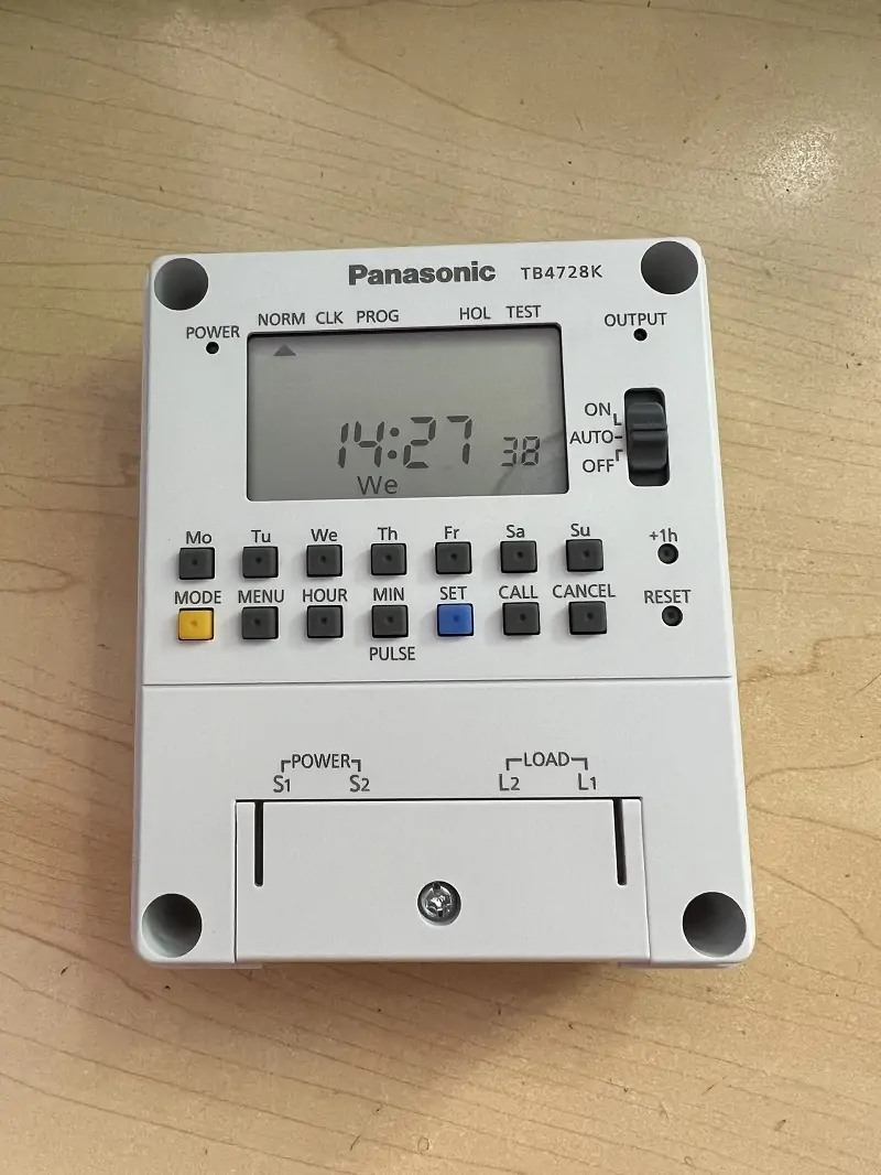 Công tắc đồng hồ hẹn giờ Panasonic TB4728KE7V - Timer điện tử 210 chương trình, pin dự trữ 5 năm